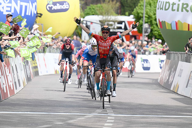 Pello Bilbao wins stage two